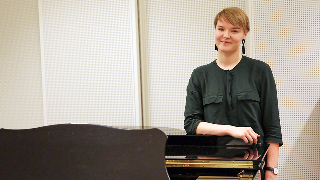 Leni Välimäki opiskelee musiikkipedagogiksi Oulun ammattikorkeakoulussa.