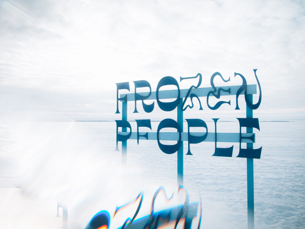 Frozen people -logokuva tapahtumassa